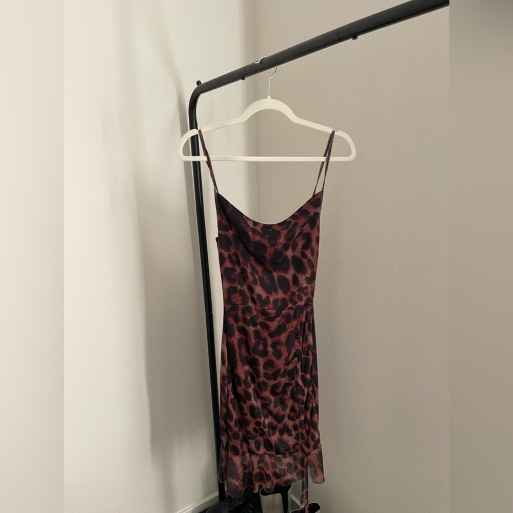 Pretty Little Thing - Leopard Mesh Midi Dress